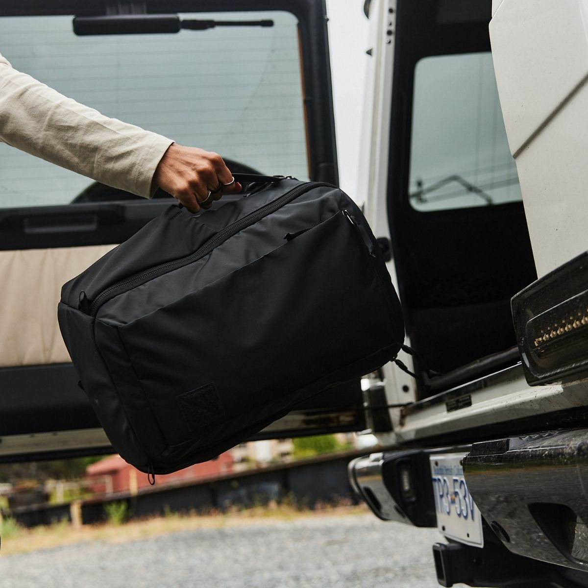 ALPHA NAVIGATOR SAVVY CROSSBODY
