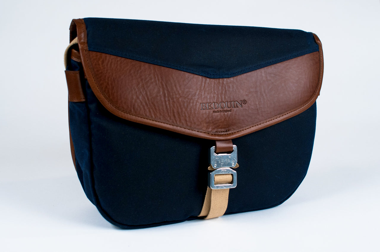 VANQUISH CREAM TOILETRY BAG