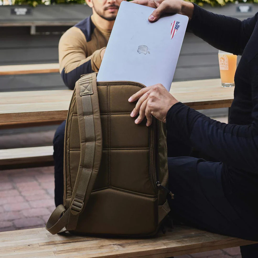 REALITY CHECK VINTAGE HANDHELD CARRY-ON CONVERTS TO BACKPACK