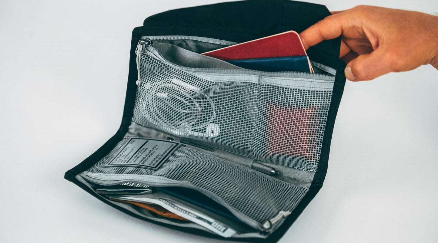 COLOR WAVE POUCH