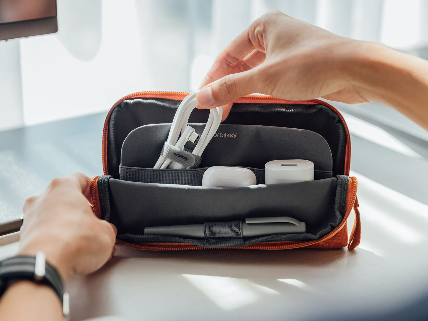 THE HIDEOUT HARD SHELL CARRY-ON LUGGAGE