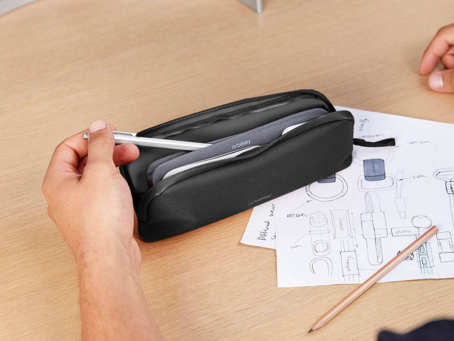 THE HIDEOUT HARD SHELL CARRY-ON LUGGAGE