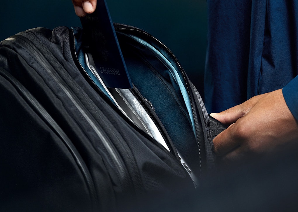 HALF GRAFF DUFFLE