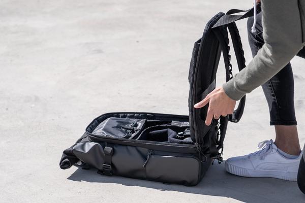A.I.8 AFRICAN INTELLIGENCE BOOKED & BUSY SHARK HANDBAG