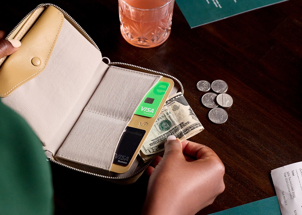 LE MONDE DES GRAFFITIS SAVVY CROSSBODY