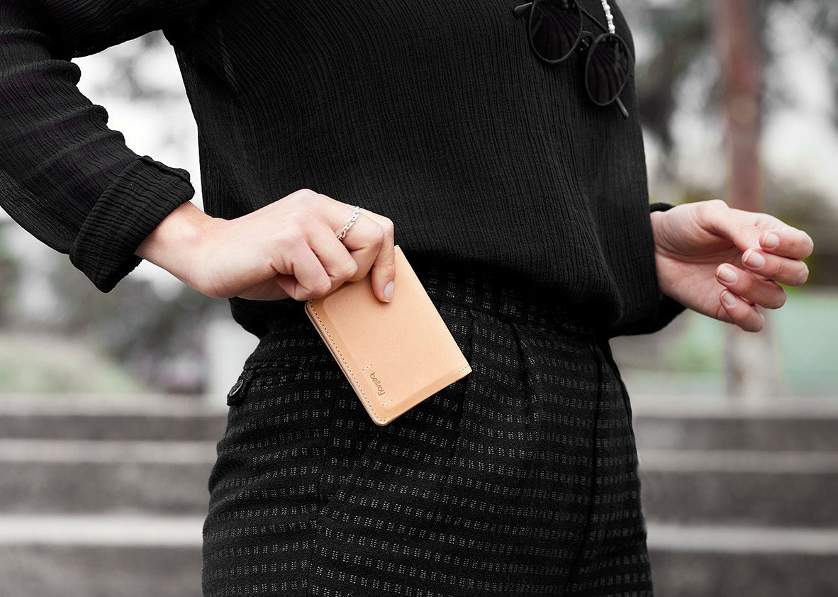HENNY BLACK CROSSOVER CLUTCH