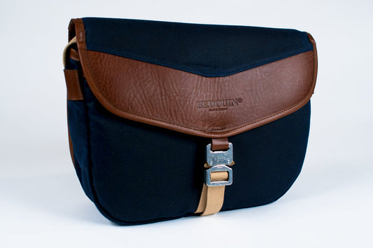 VANQUISH CREAM TOILETRY BAG