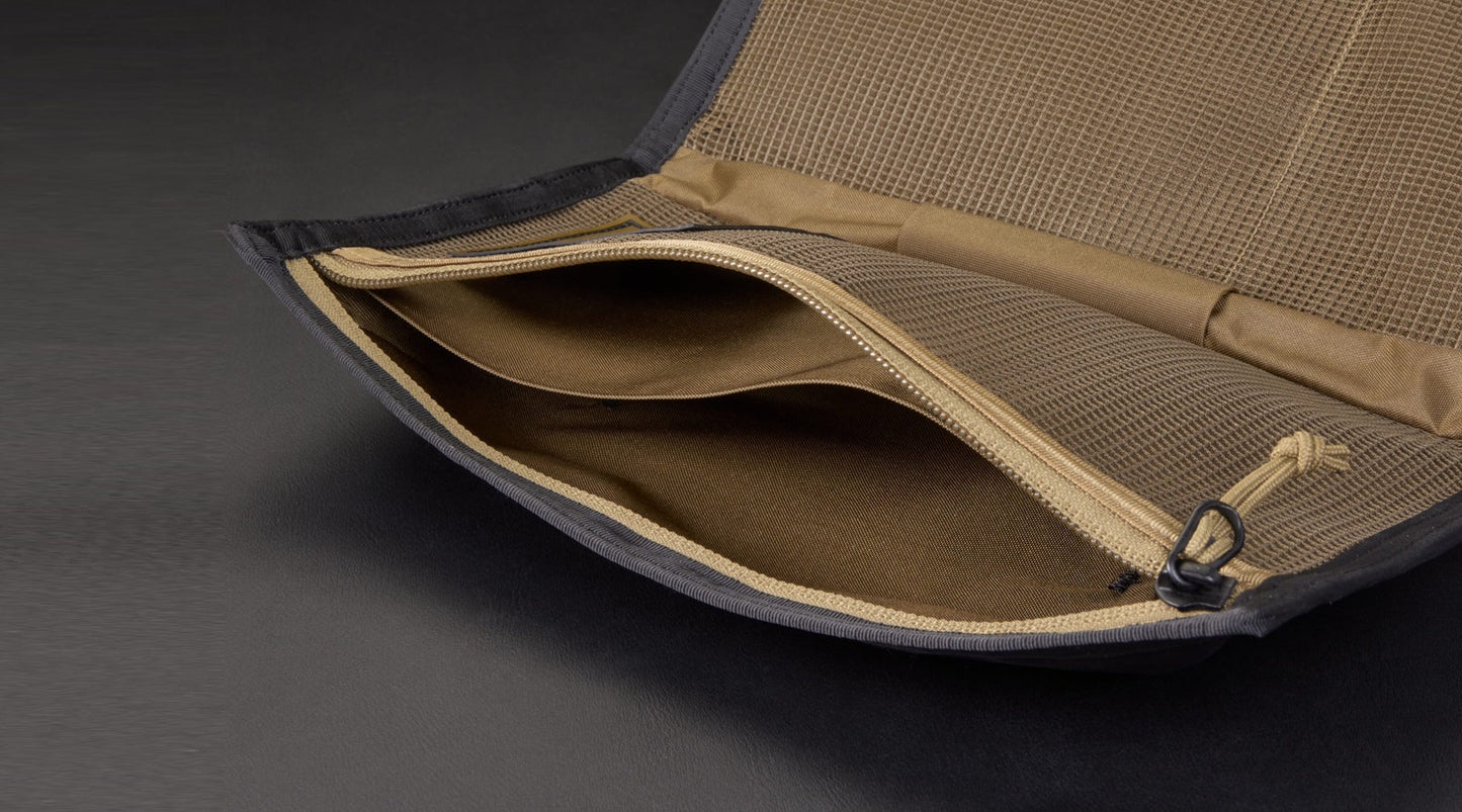 COLOR DRIP TOILETRY BAG