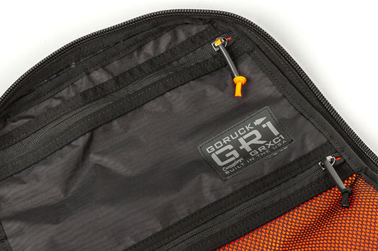 MEAN & CLEAN TOILETRY BAG