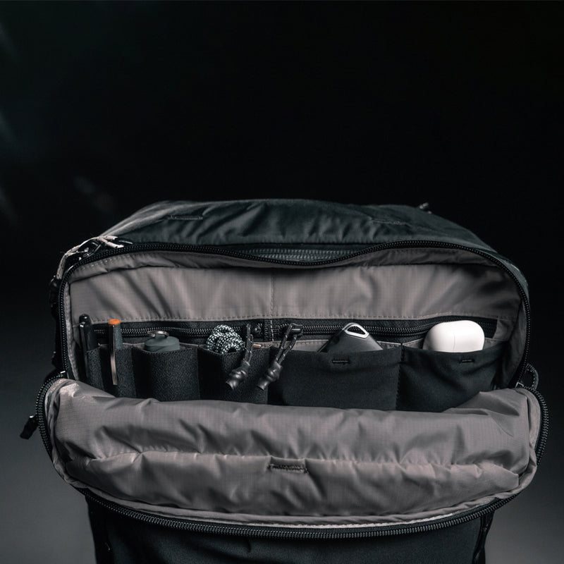 WILD LIFE HUNTER RUBBER SHARK BACKPACK