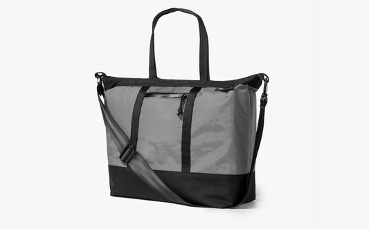 SHARKFLOWER 29.5” FULL-SIZE SHARKNAUTICS LUGGAGE