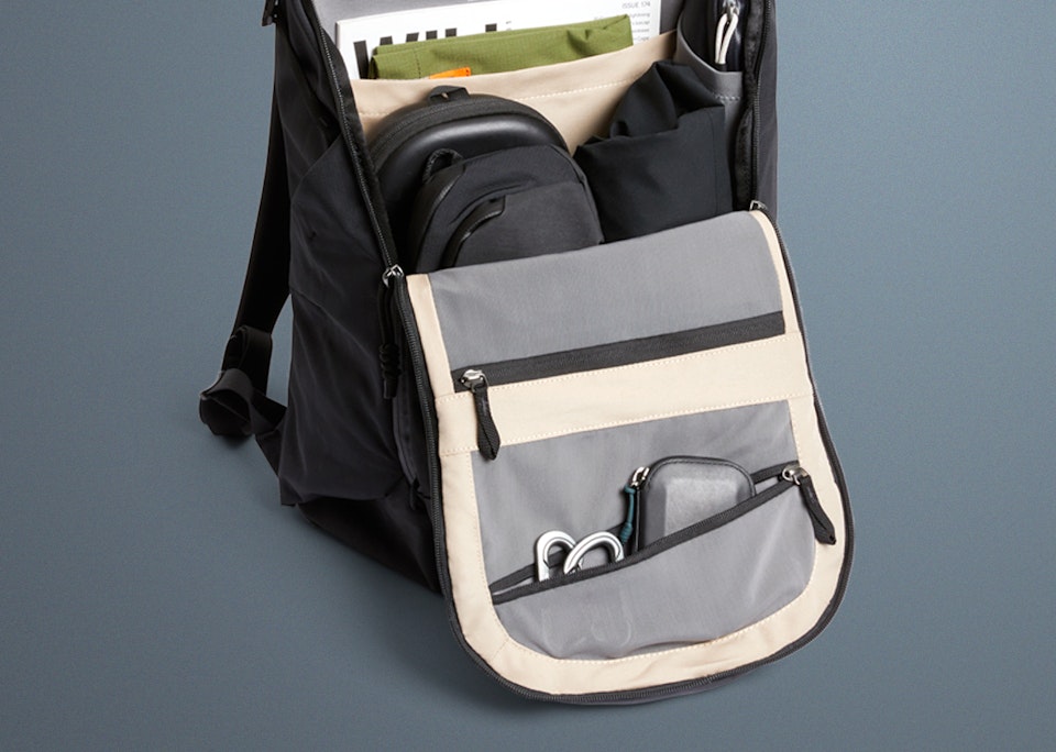 MIRASHAKU IRIDESCENT QUILT BACKPACK