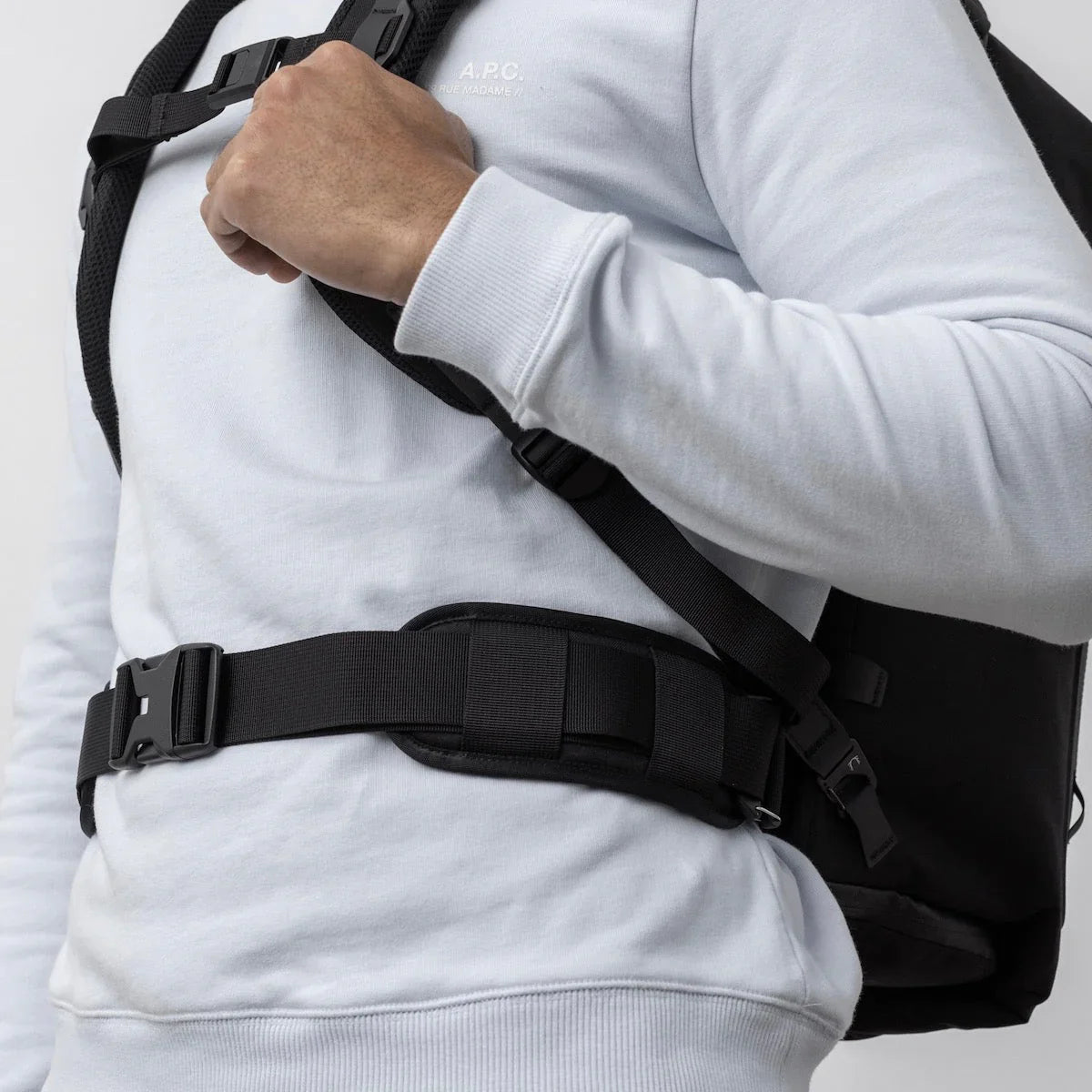 MODUS OPERANDI CHAMELEON SAVVY CROSSBODY