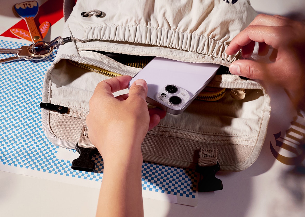 MODUS OPERANDI CHAMELEON SAVVY CROSSBODY